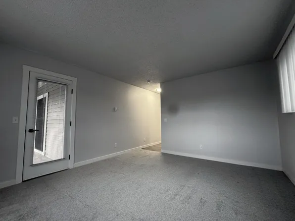 4006 W Lake Sammamish Pkwy NE #C8, Redmond, WA 98052