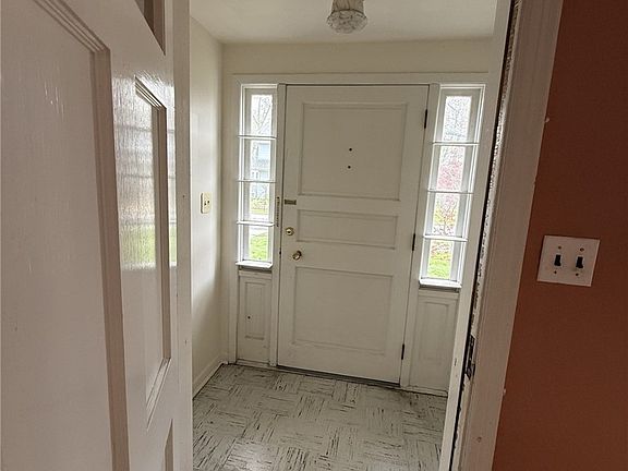 3rd image of 241 Kings Hwy