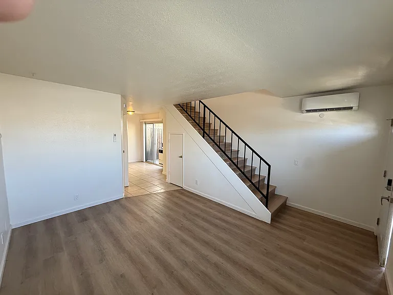 537 W Ward Ave #A — Photo 3