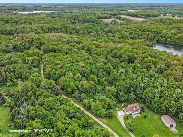 5025 S Saint Clair Rd, Saint Johns, MI 48879
