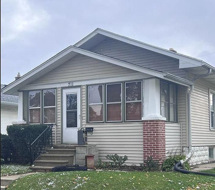 1st image of 711 Marquette AVENUE