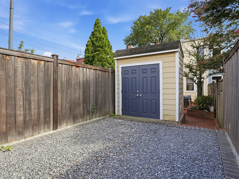 1526 D St SE #1 — Photo 25