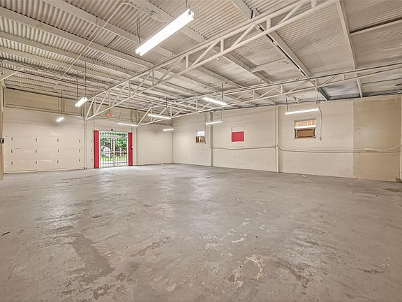 5th image of 2102 Common St