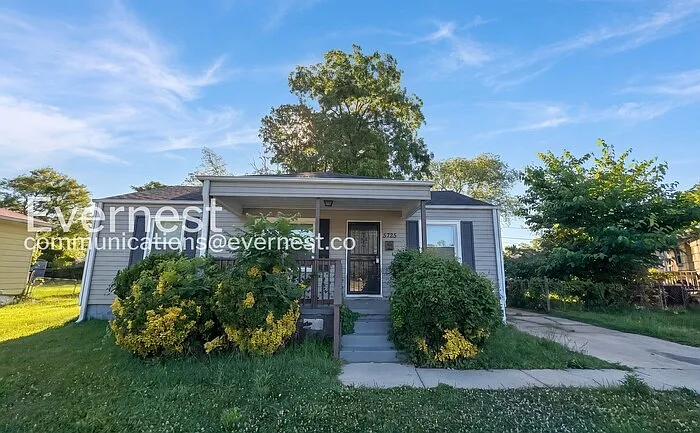 5725 Avenue O — Photo 2