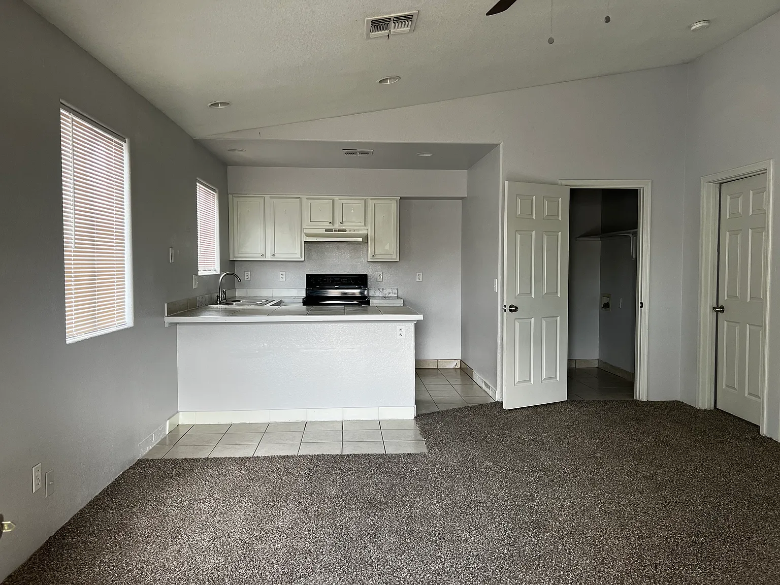 3316 W Jackson St — Photo 1