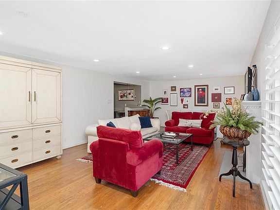 3rd image of 48 Waverton Dr