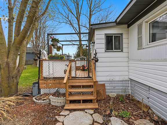 4th image of 5 Trailer Park Rd