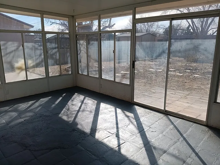 4001 Wellesley Dr NE — Photo 32