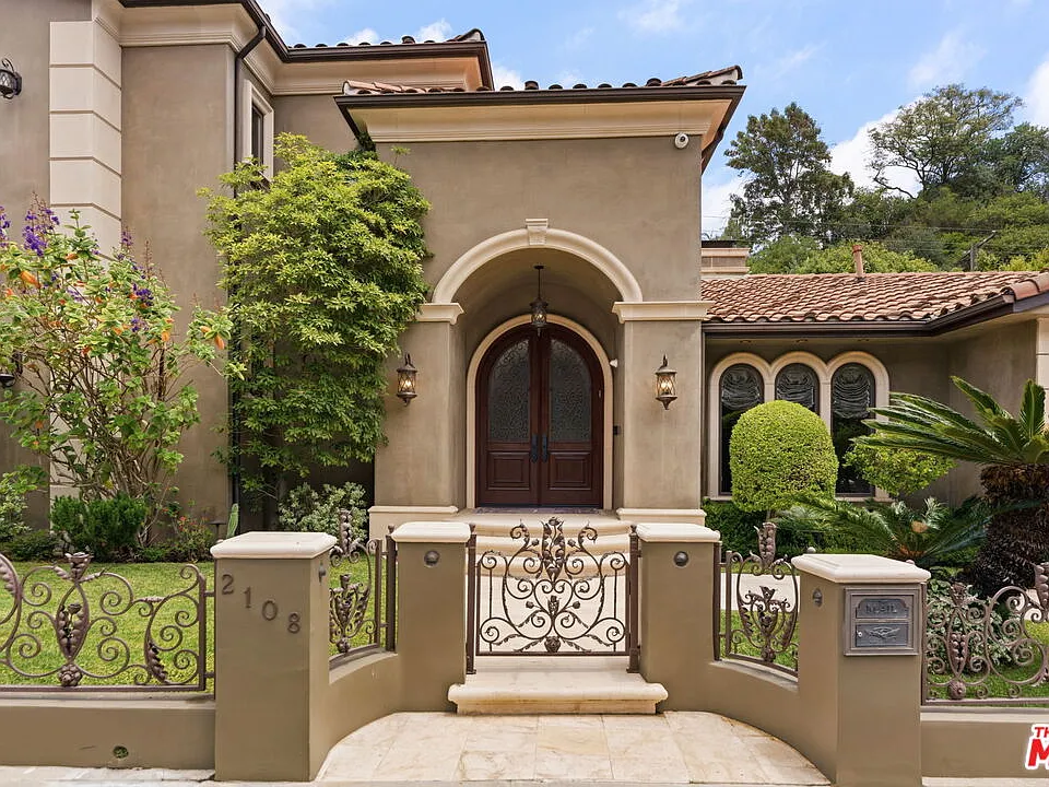 2108 San Ysidro Dr