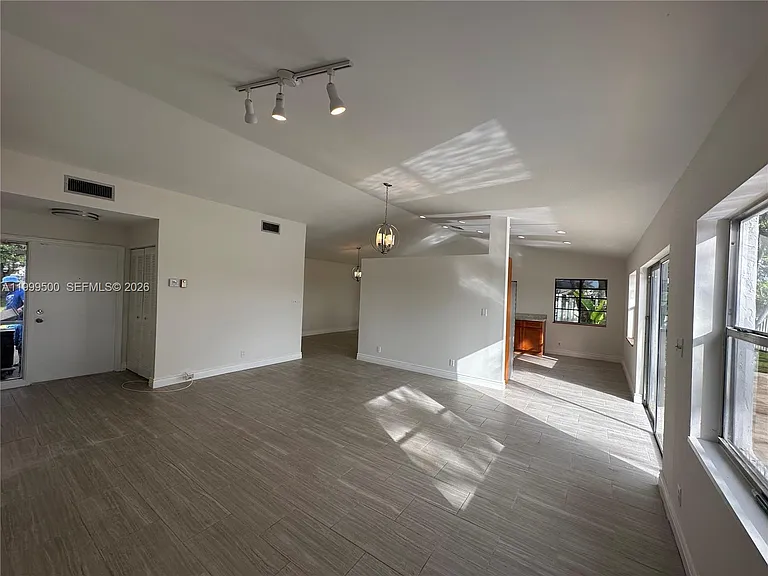 9841 Ridgecreek Rd — Photo 9