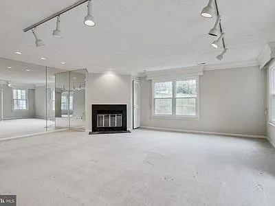 7 Pipe Hill Ct #B — Photo 4