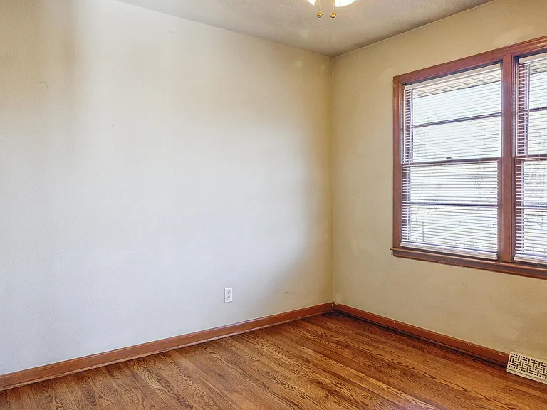 4426 Mission Rd — Photo 11