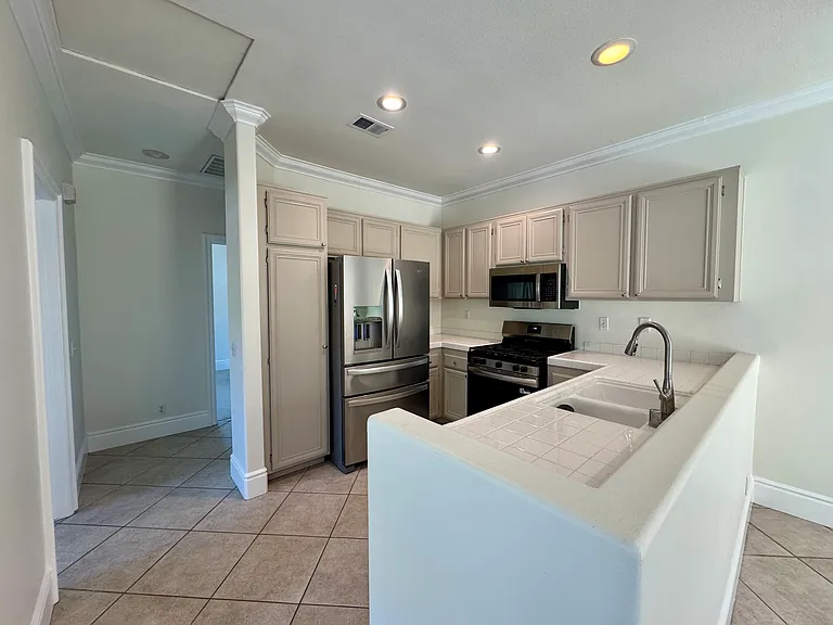26 Sagebrush — Photo 4