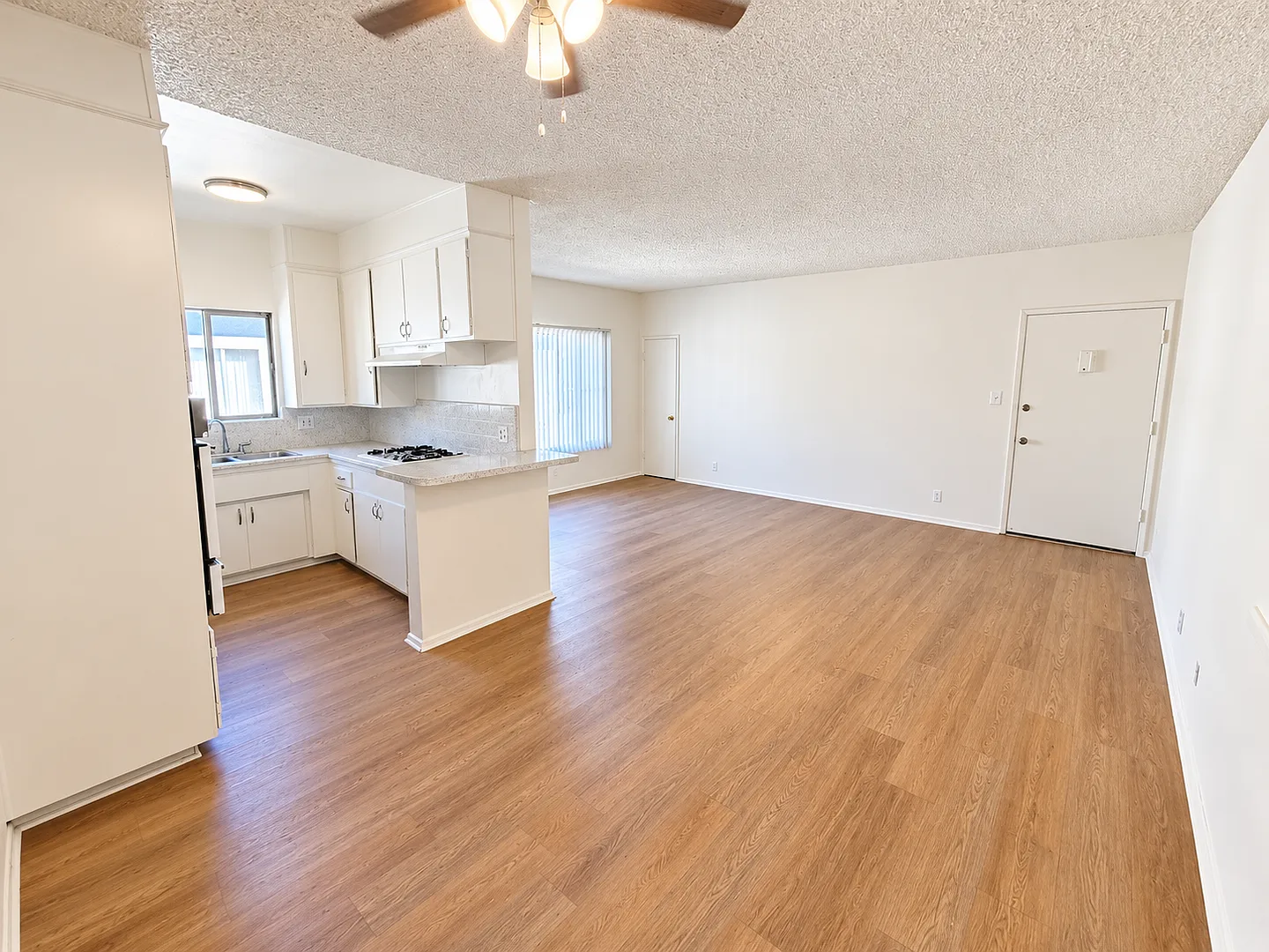 Chandler 14341 — Photo 2
