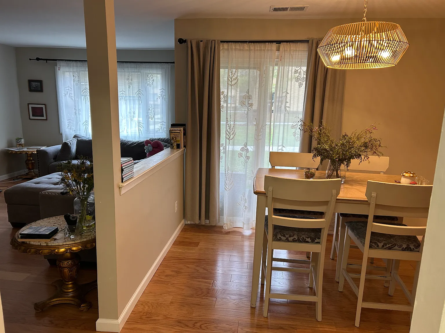 2 bed, 936 sqft, $2,400 — Photo 2