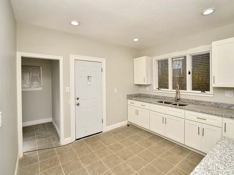 48 Evelyn St #1 — Photo 7