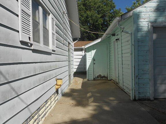 4th image of 612 6th St W