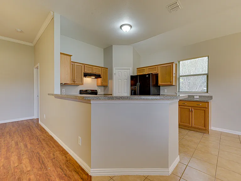 102 Paloma Cir — Photo 16