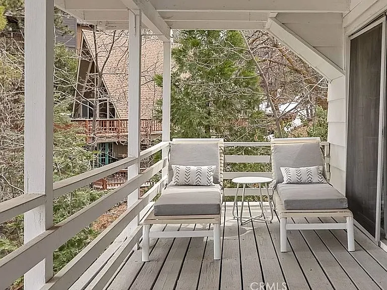 354 Emerald Dr — Photo 3