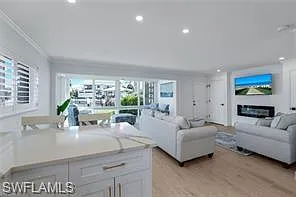 2100 Gulf Shore Blvd N #120