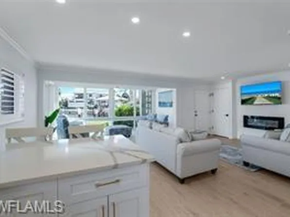 2100 Gulf Shore Blvd N, Naples, FL