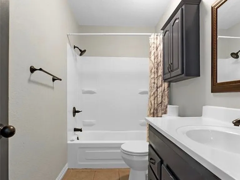 1108 W Fredericksburg St — Photo 21