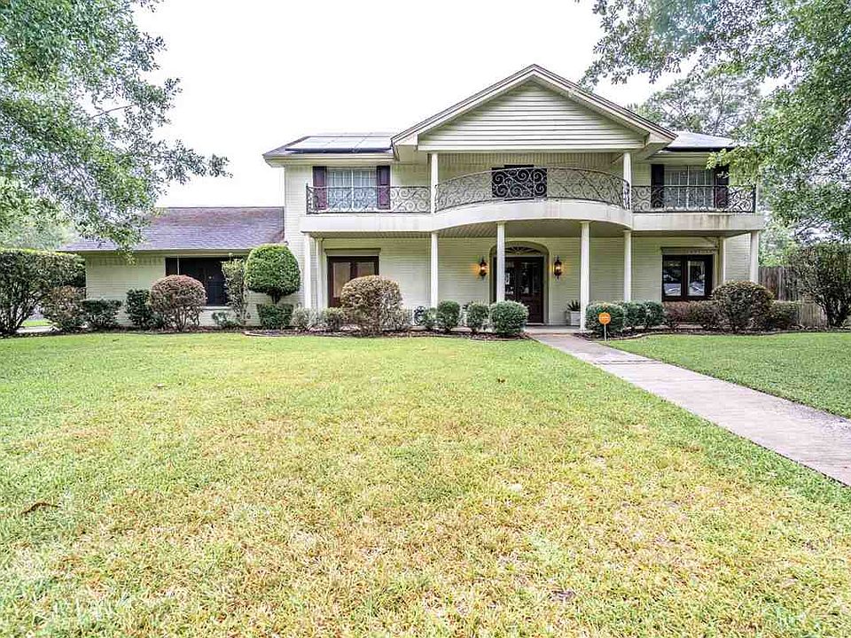 1st image of 2708 Country Club Dr