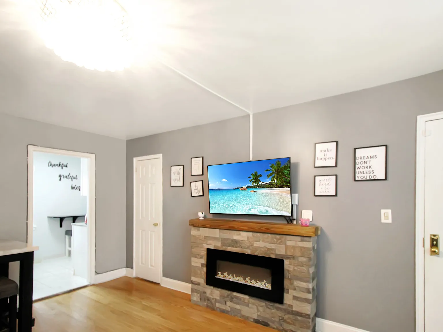 2 bed, 900 sqft, $2,600 — Photo 3