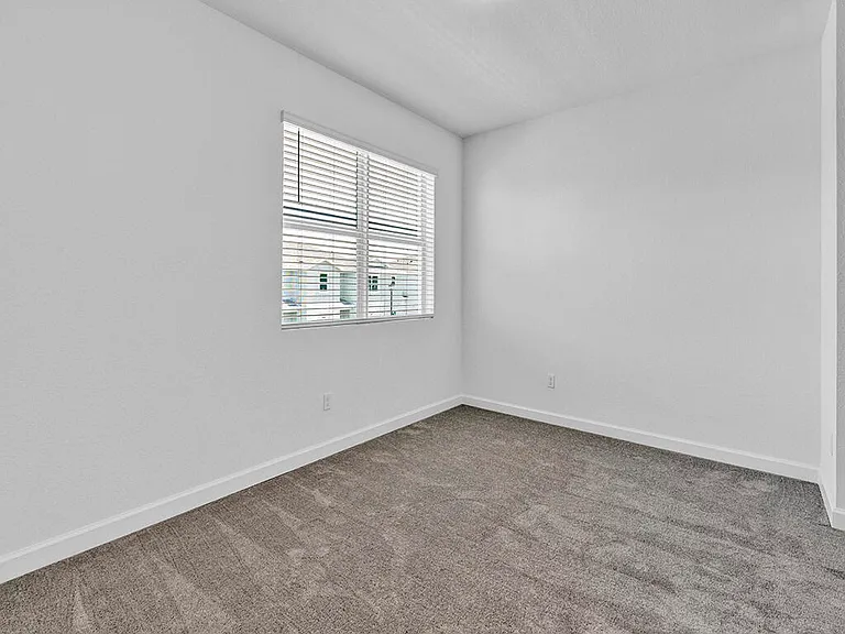 380 SE Crossoak Ln — Photo 12