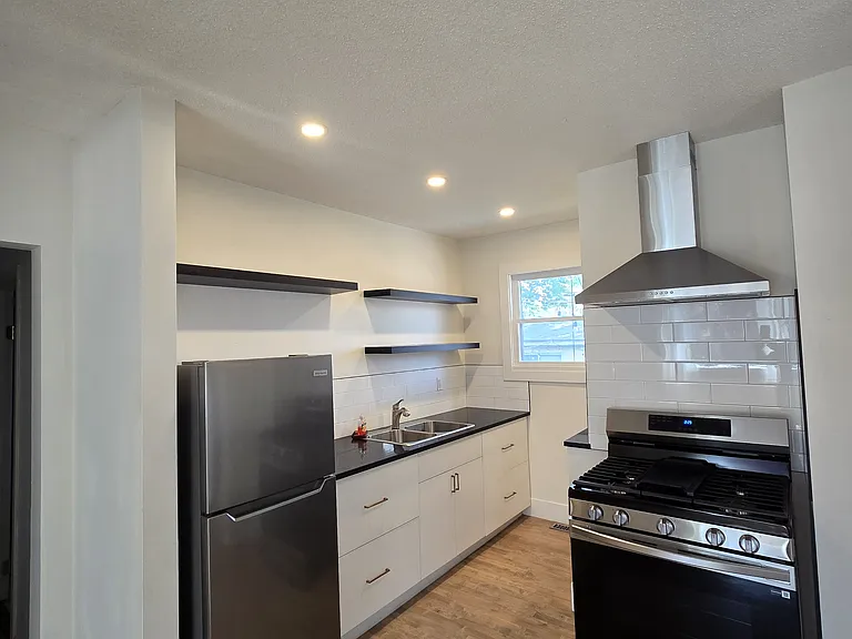 614 21st Ave NE #A — Photo 4