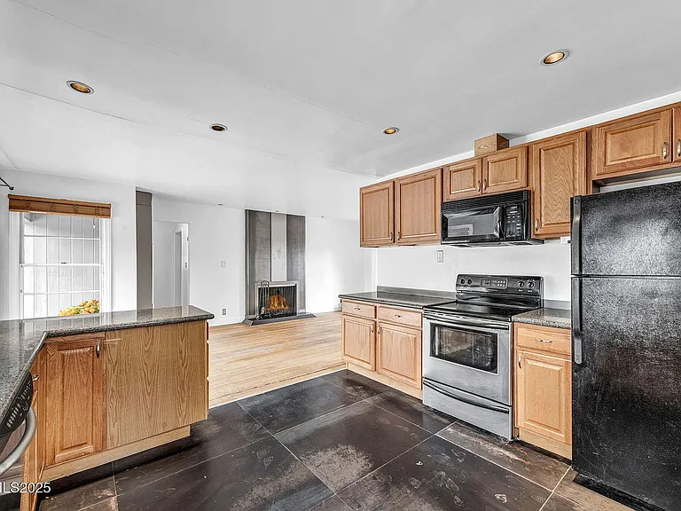 343 Mount Rose St #1 — Photo 9