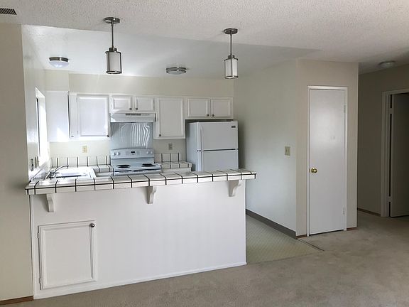 Open kitchen to family room with pantry close by