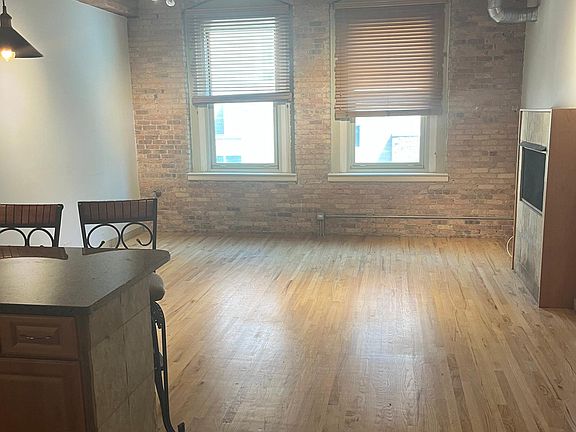 3rd image of 900 S Wabash Ave APT 504