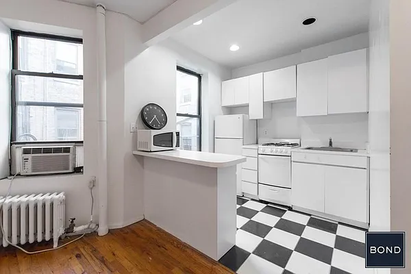 Rented by Bond New York | media 15