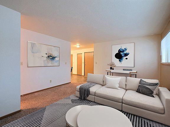 Fargo, ND Kennedy Apartments | Living