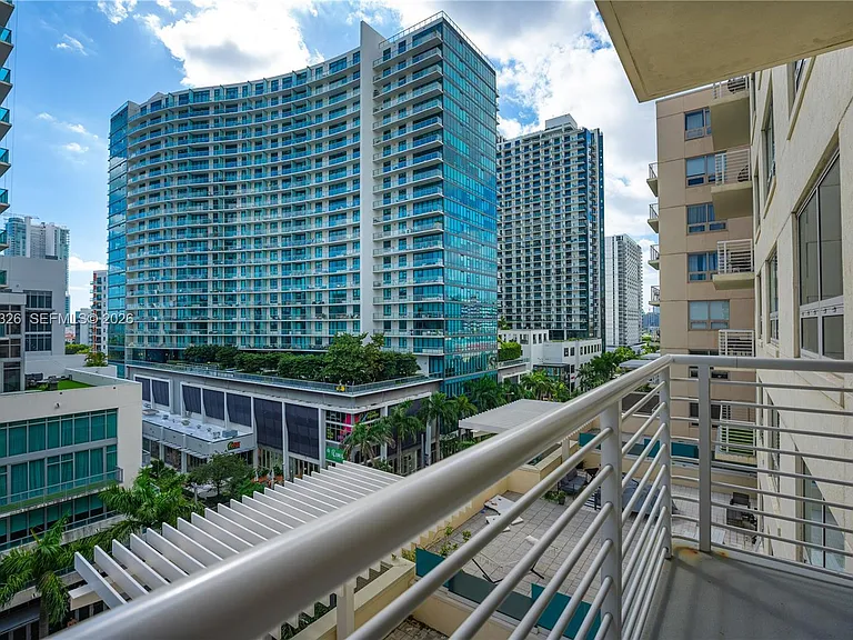 3250 NE 1st Ave #702 — Photo 32