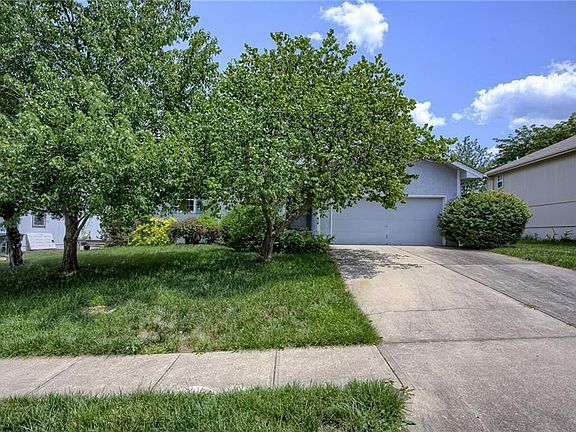3rd image of 809 NE Bryant Dr