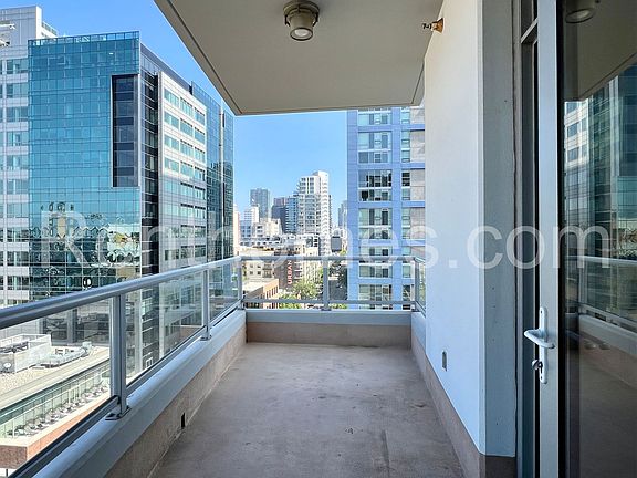 4th image of 253 10th Ave Unit 1002
