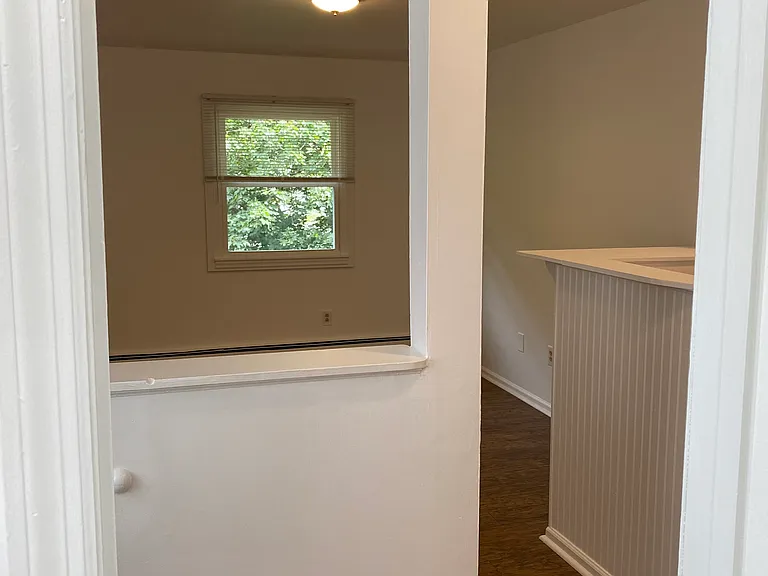 1042 Main St — Photo 2