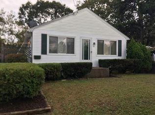 63 Fenner Ave, Riverside, RI 02915