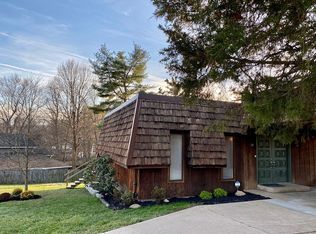 1025 Marina Dr, Hurricane, WV 25526