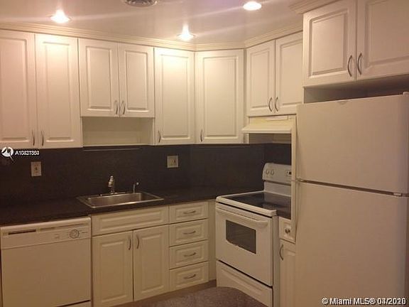 4th image of 300 Bayview Dr Penthouse 10