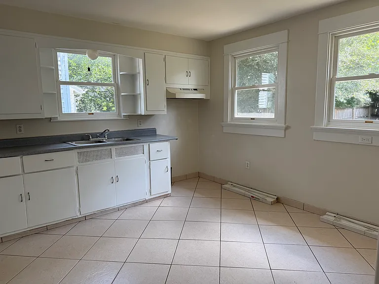 1128 Highland Ave — Photo 5