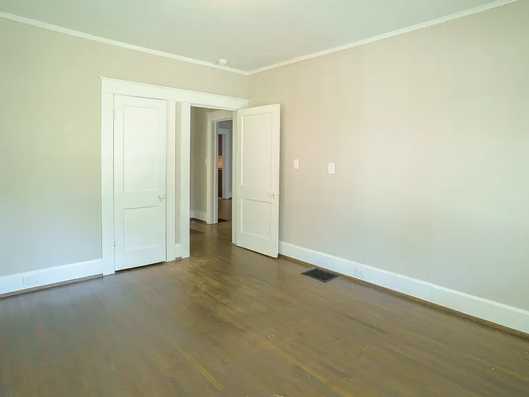 808 11th Ave — Photo 13