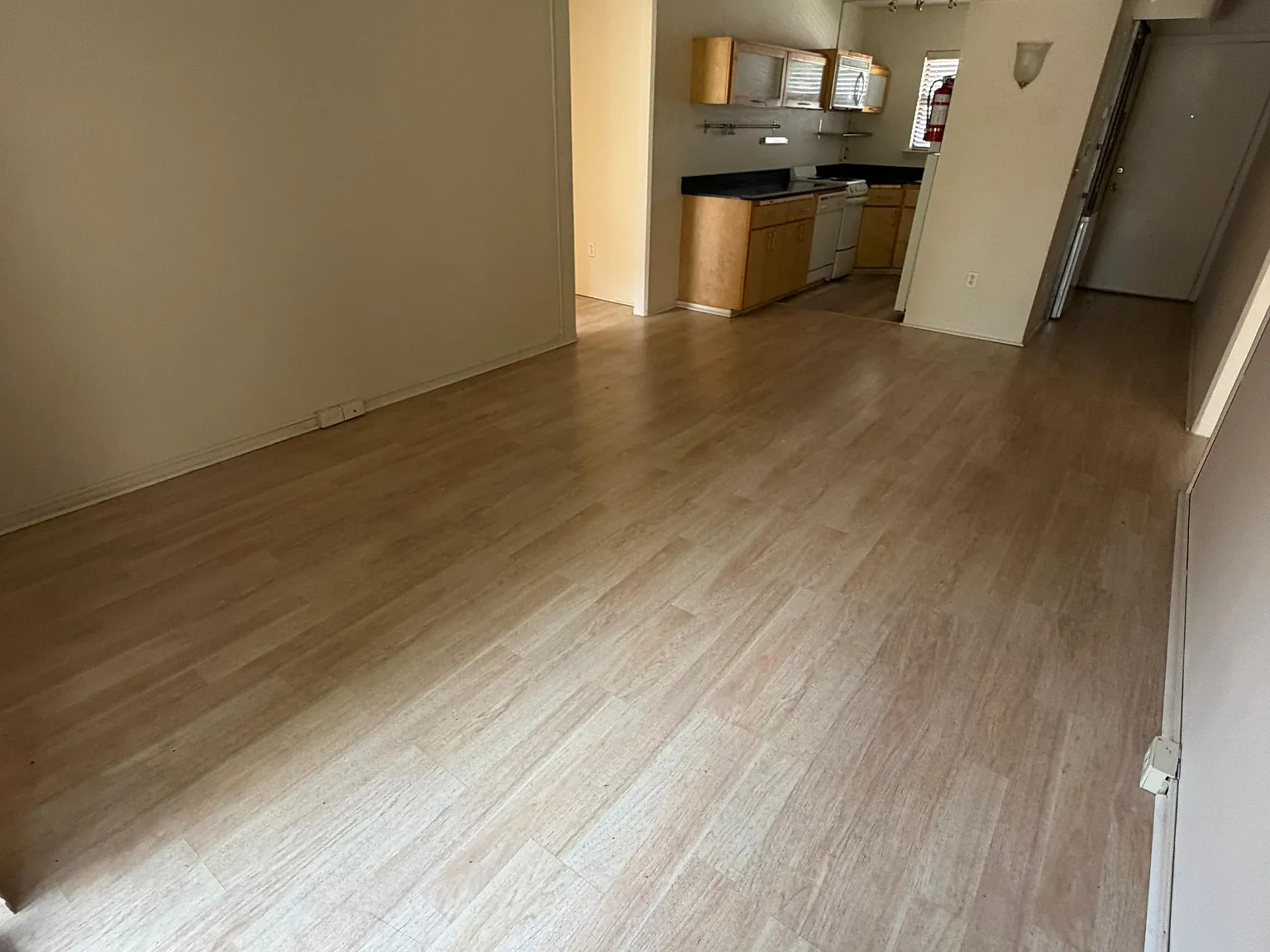 3 bed, 1.5 bath, $900 — Photo 4