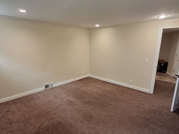 5th image of 115 E 58th St