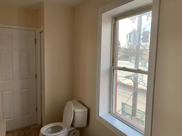 216 E Fulton St #9 — Photo 8