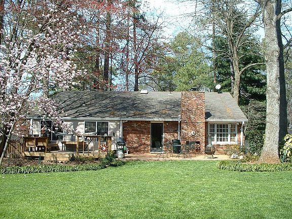 Private & Secluded Back Yard