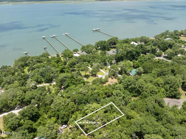 5 Hand Dr, Saint Helena Island, SC 29920