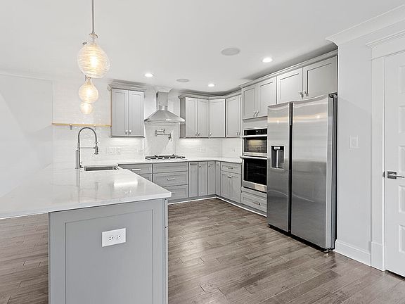 5th image of 520 S Bloodworth St